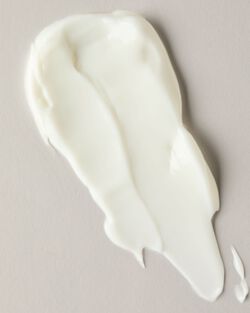 Covered In Roses Moisturizing Body Wash image number null