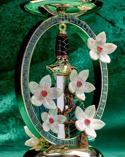 Mulan Pedestal 3-Wick Candle Holder image number null