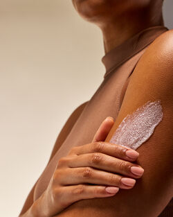 Touch of Gold Exfoliating Glow Body Scrub image number null