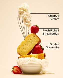 Strawberry Pound Cake 3-Wick Candle image number null