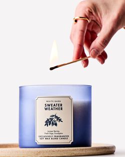 Sweater Weather 3-Wick Candle image number null
