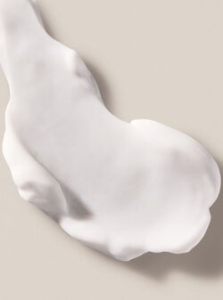 Snowflakes & Cashmere Body Lotion image number null